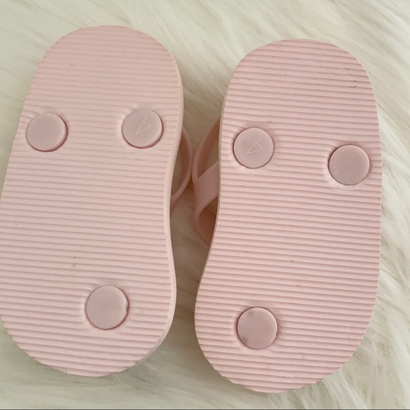 Old Navy Baby Flip Flops Light Pink size 4 - Picture 3 of 13